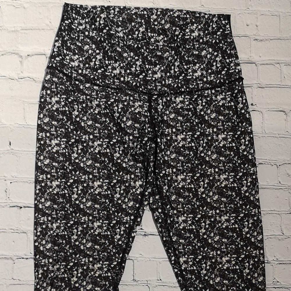 Last Chance Item 
Lululemon shine tight - roll down 31"